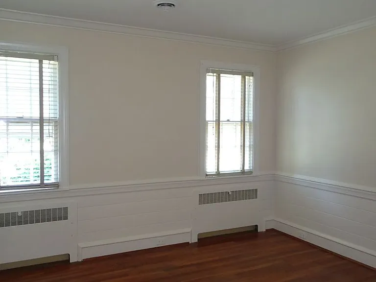 302 Riverside Dr — Photo 14