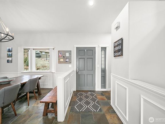 5th image of 712 Vista View Place