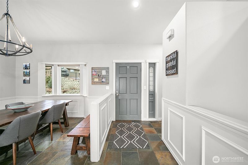 5th image of 712 Vista View Place