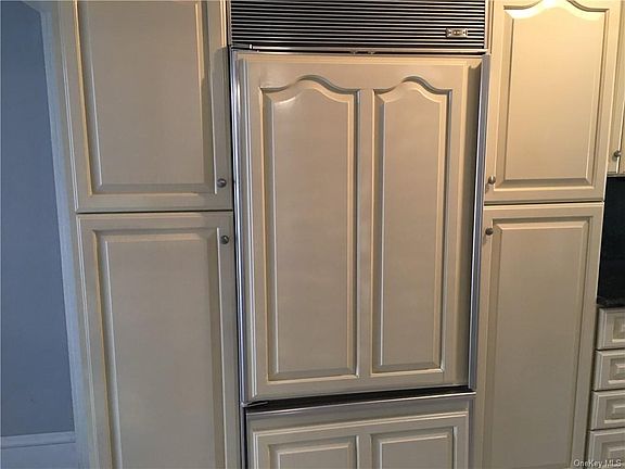 4th image of 216A Dubois St
