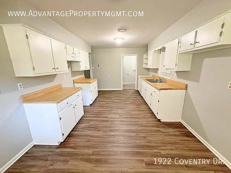 1922 Coventry Dr — Photo 8