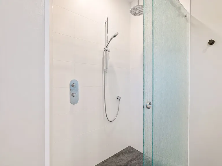 260 Wellington Cres #11 — Photo 33