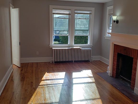 5th image of 27 Grove Ave #2R