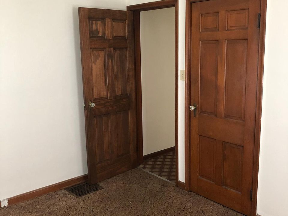 2nd image of 1755 E Pleasant Run Parkway South Dr
