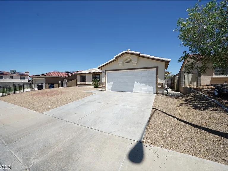 916 Clubview Dr — Photo 3
