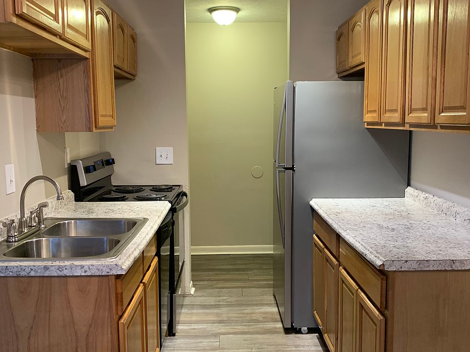 1st image of 2702 Industrial Dr #411