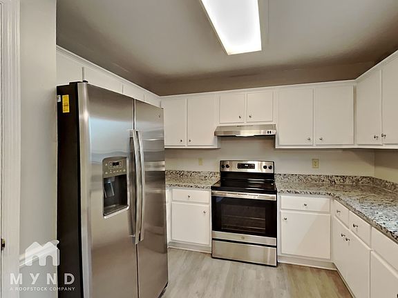 3rd image of 4020 Hudson Dr