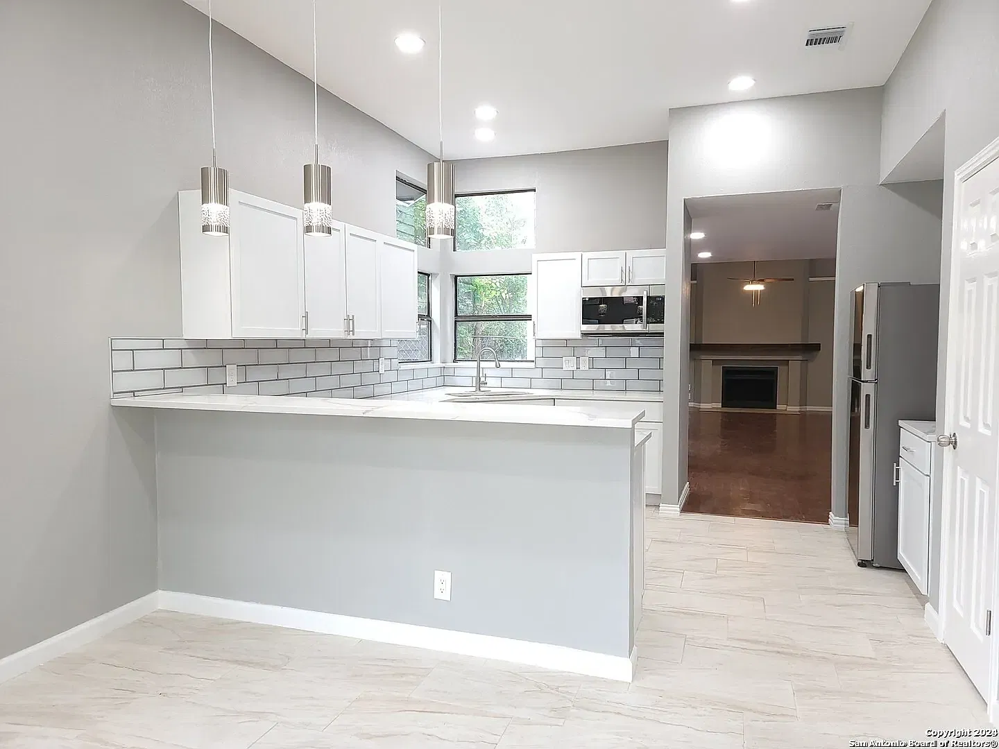 4 bed, 2.5 bath, 2147 sqft, $3,000 — Photo 3