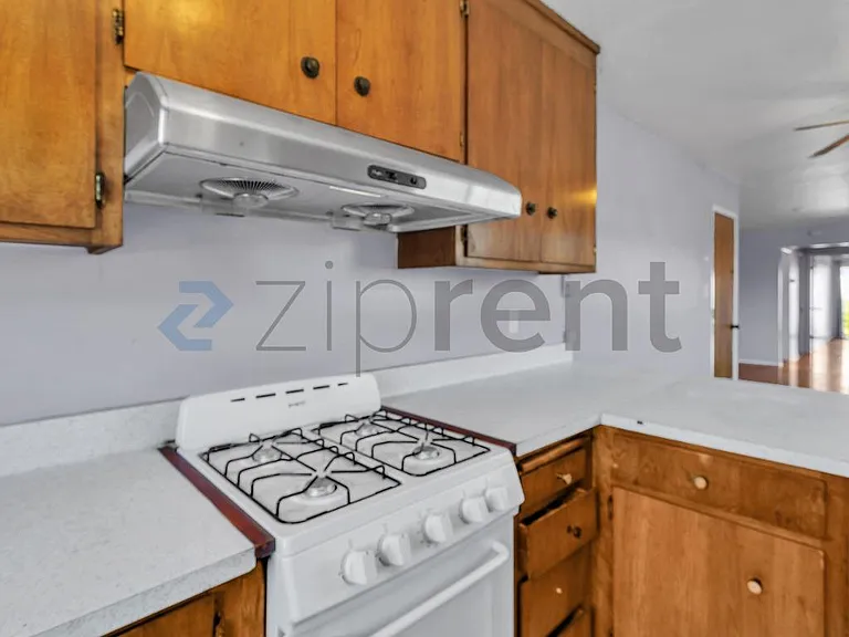 2121 Esmond Ave — Photo 9