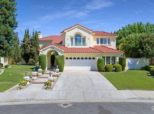 10801 Songbird Ln, Bakersfield, CA 93311