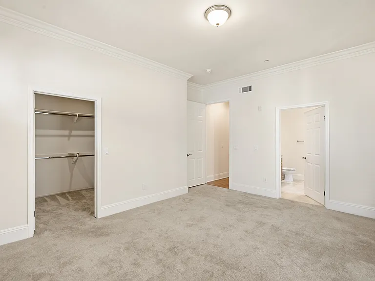 10305 Almayo Ave #404 — Photo 28