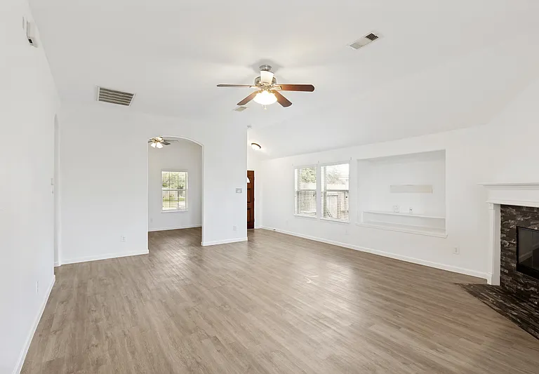 5224 McGrath Dr — Photo 8