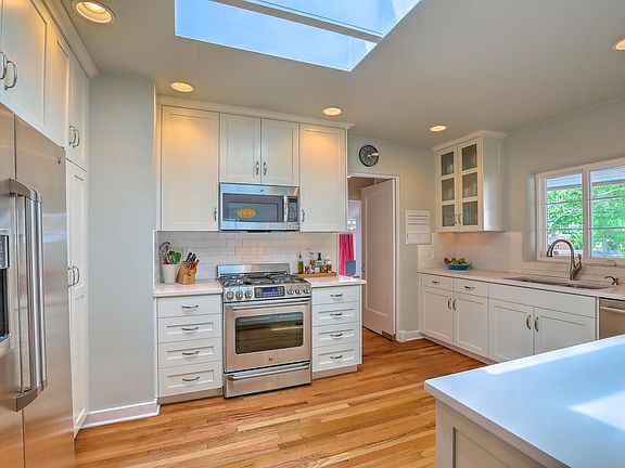 4th image of 213 Wellesley Dr SE