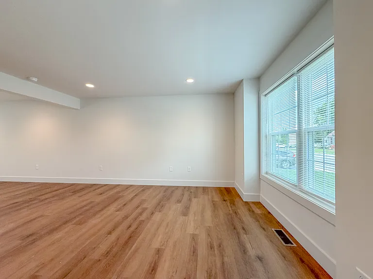 271 Locust St — Photo 3
