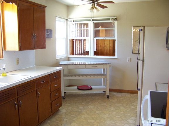 5th image of 2036 W Main St