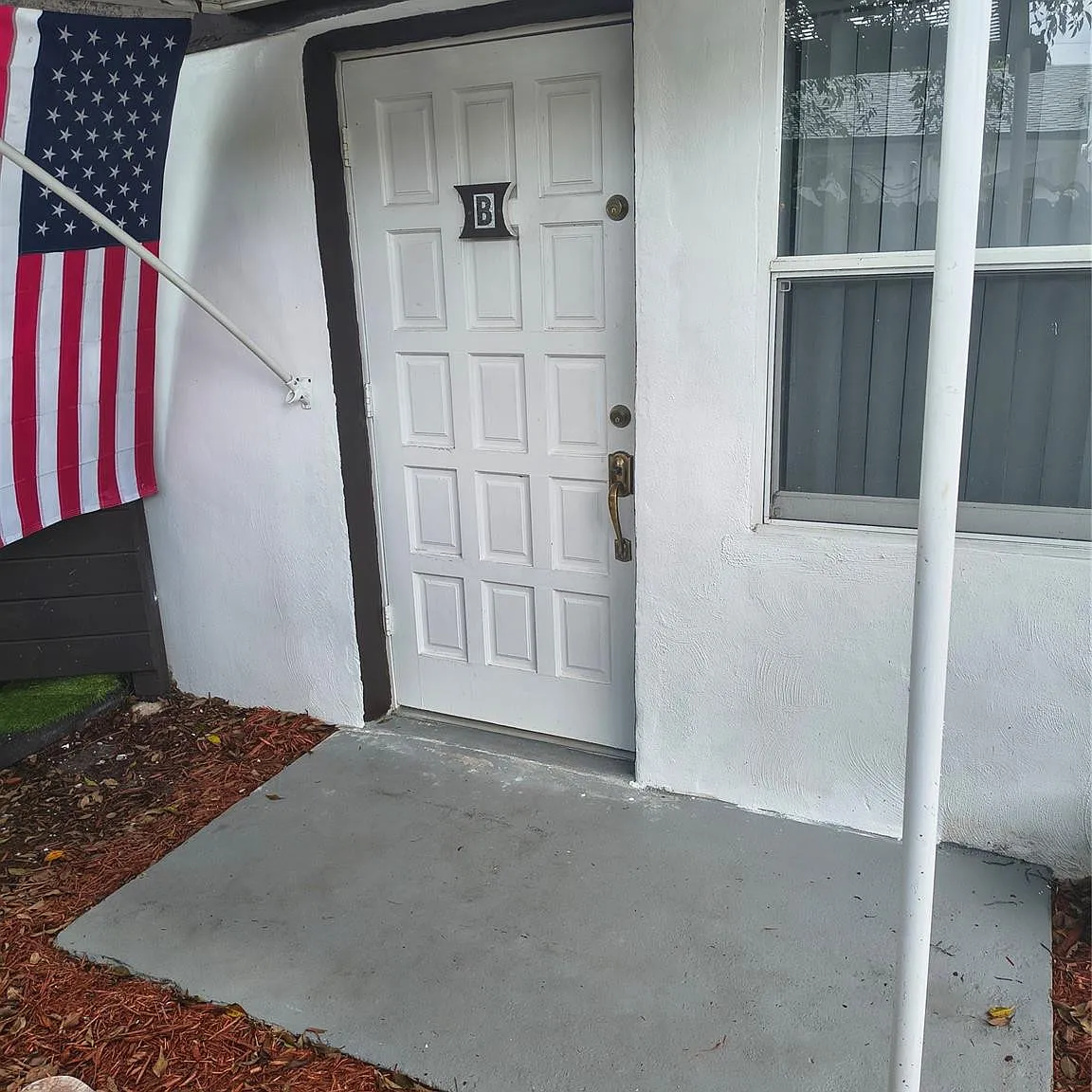 2 bed, 1.0 bath, 300 sqft, $1,400 — Photo 2