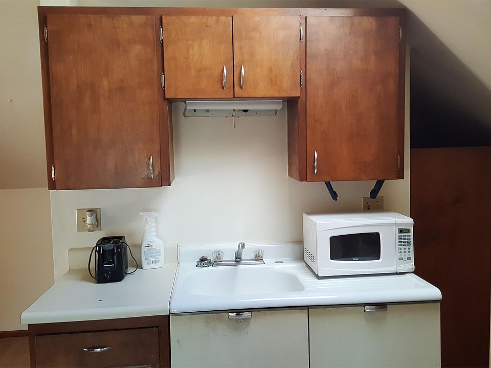 2nd image of 112 Park Ct SE APT 5