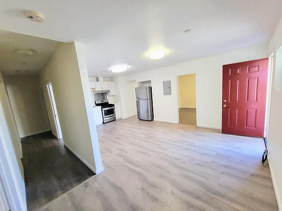 3rd image of 2418 Bissell Ave