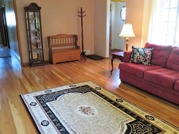 5th image of 576 Strumbly Dr