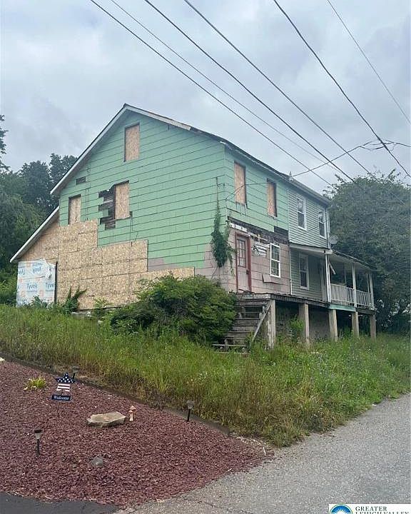 2nd image of 17 Main St
