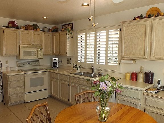 3rd image of 10922 E Silvertree Dr