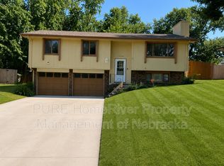 15229 Y St, Omaha, NE 68137