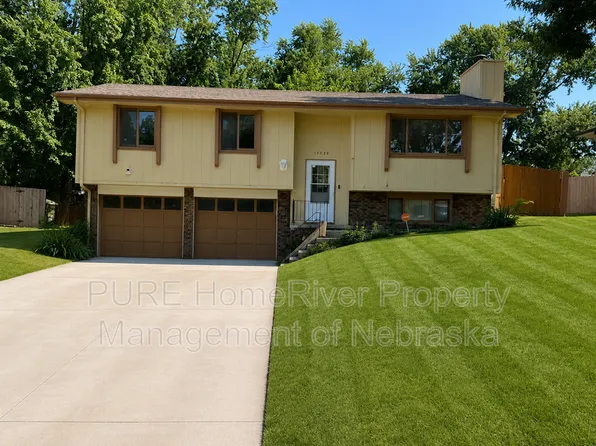 15229 Y St, Omaha, NE 68137
