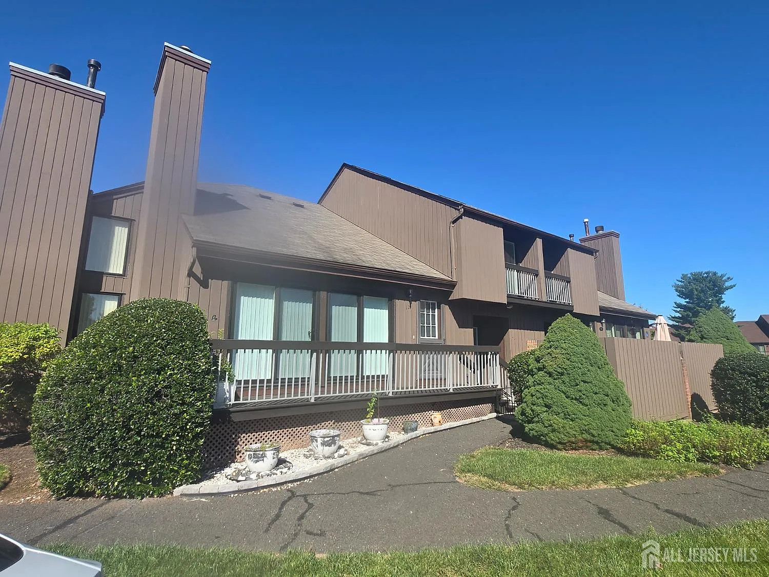 3612 Bloomingdale Dr — Photo 2