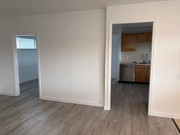2109 Dallas St — Photo 9