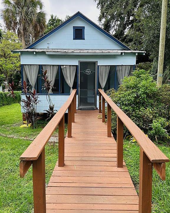 1st image of 1101 E 32ND AVENUE