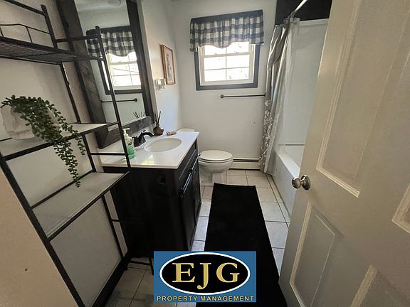 3rd image of 1428 Mammoth Rd