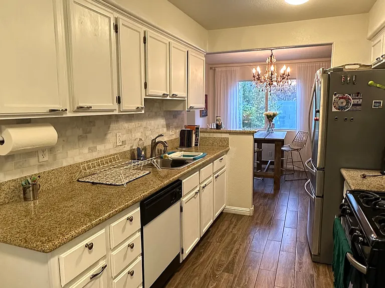 8433 Pacific Fountain Ave — Photo 7