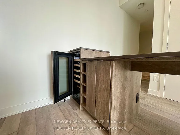 11 Yorkville Ave #3610 — Photo 15