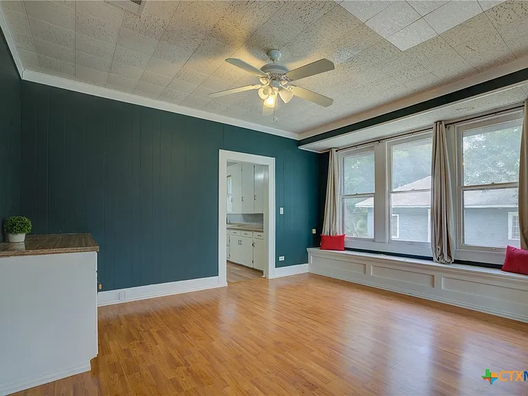 262 Clemens Ave — Photo 7