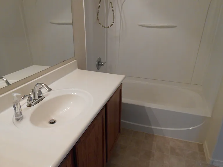 2670 Voyager-master bath