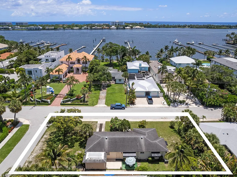 1725 N Lakeside Dr