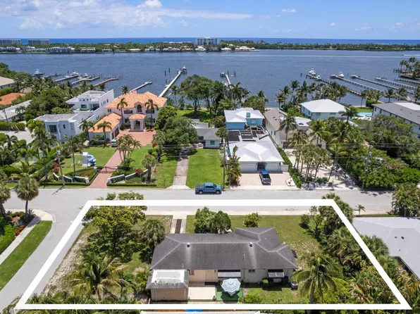1725 N Lakeside Dr, Lake Worth, FL 33460