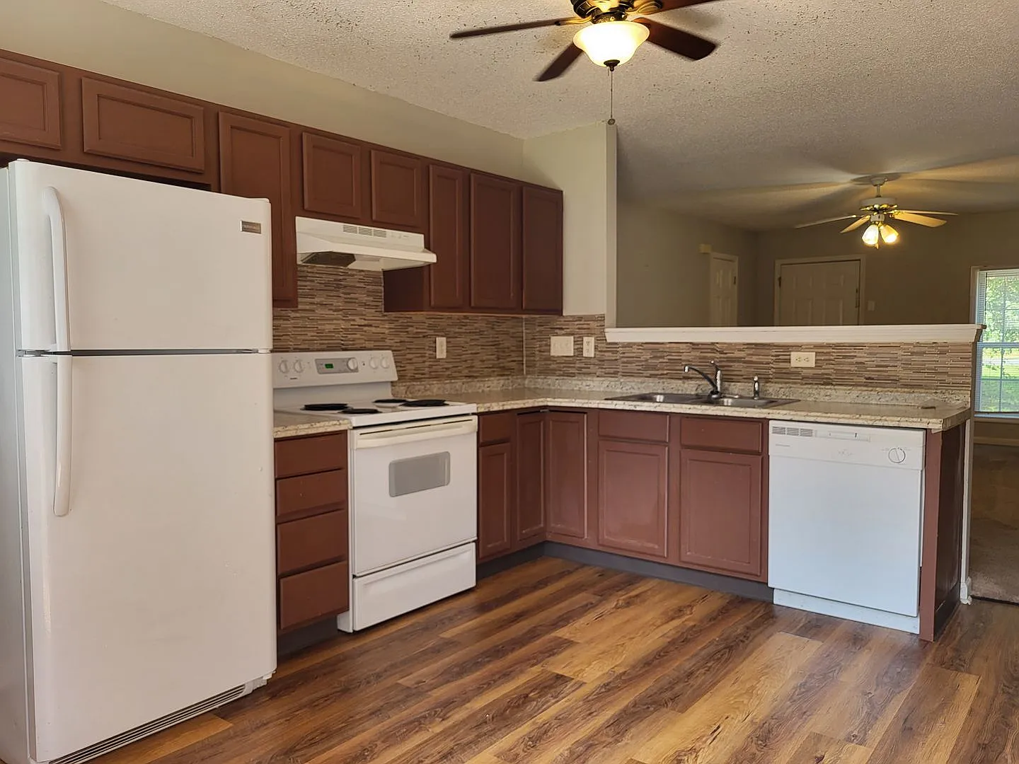 3 bedroom home in Creekside Village — Photo 4