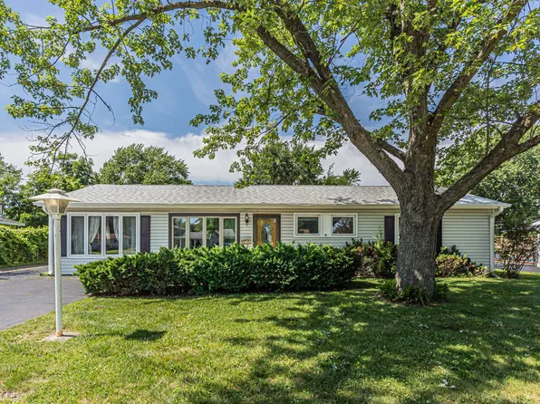 36672 N Traer Ter, Gurnee, IL 60031