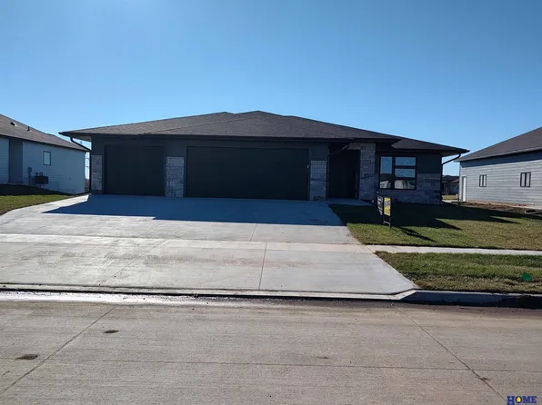 8931 Buckskin Ct, Lincoln, NE 68520