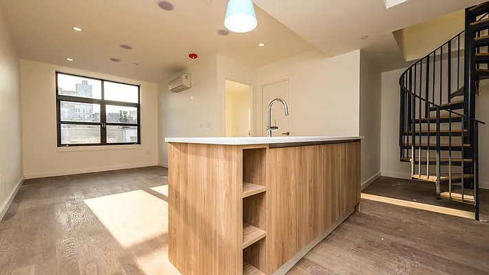 Rented by Nooklyn NYC LLC | media 109