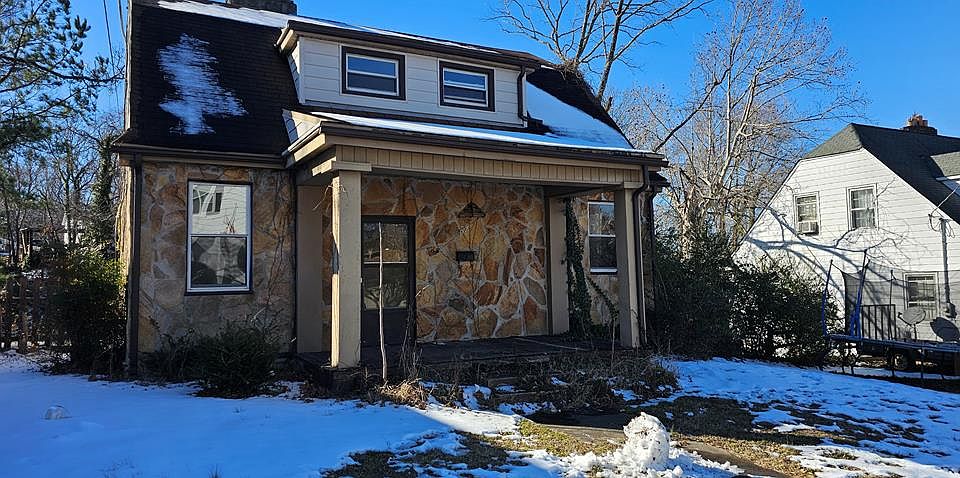 1st image of 87 Bishop Ave