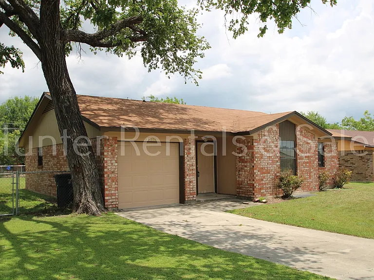 3801 Madison Dr — Photo 2