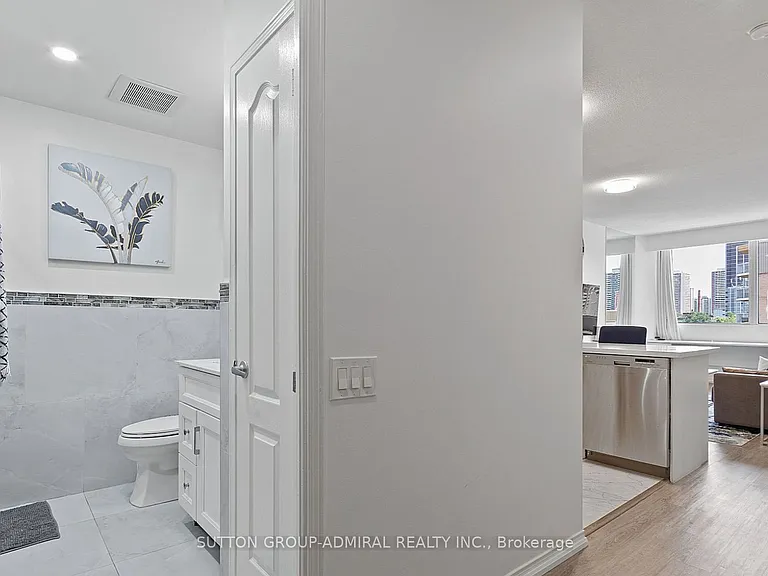 555 Yonge St #510 — Photo 10