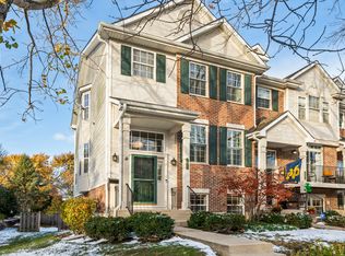 2106 Rugen Rd #B, Glenview, IL 60026