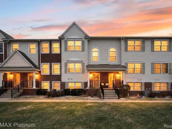 730 Eagle Dr #14, Fenton, MI 48430