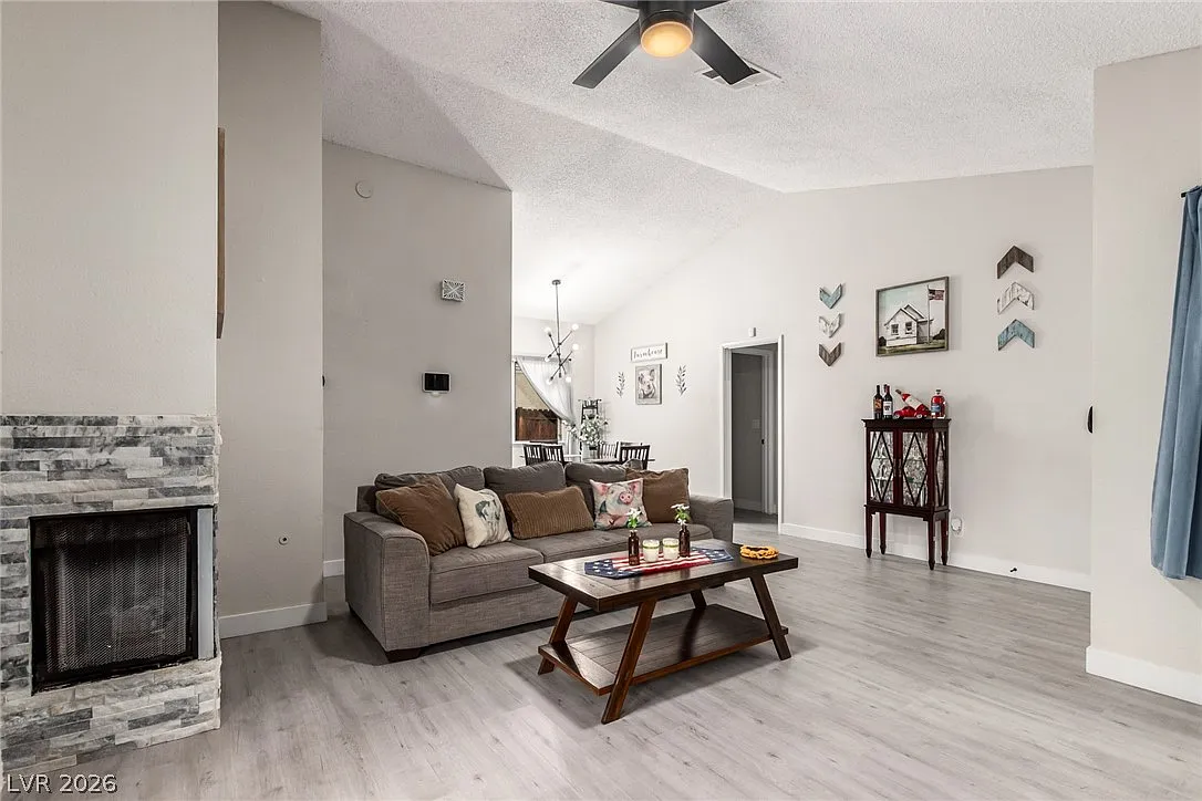 2 bed, 2.0 bath, 1168 sqft, $1,800 — Photo 3