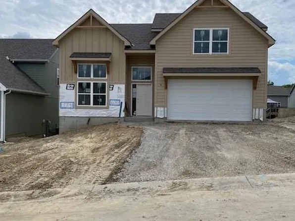 16083 Ryan Cir, Parkville, MO 64152