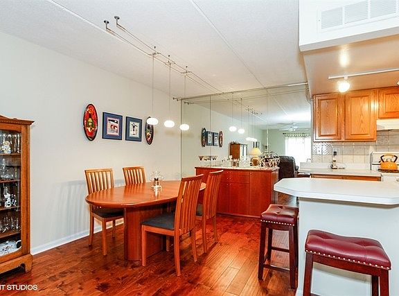 4th image of 512 Redondo Dr APT 508