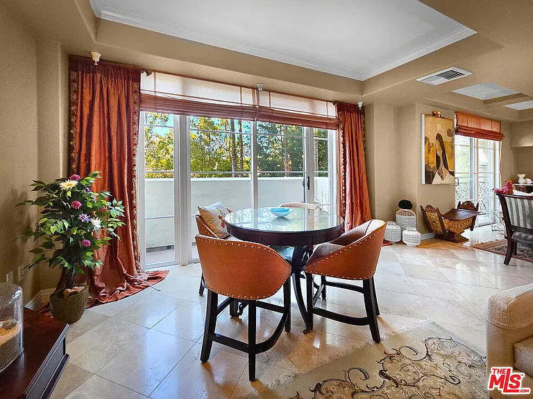 10795 Wilshire Blvd #304 — Photo 14